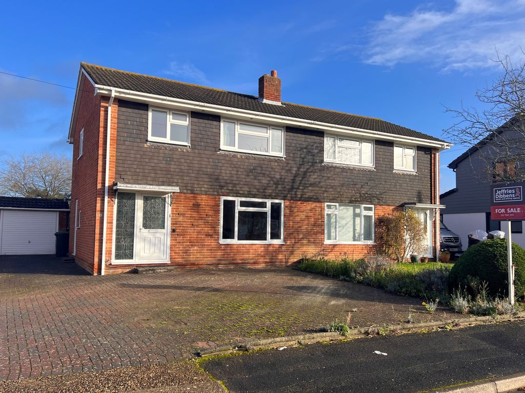 3 bed semidetached house for sale in Fairwater Close, Gosport PO13, £