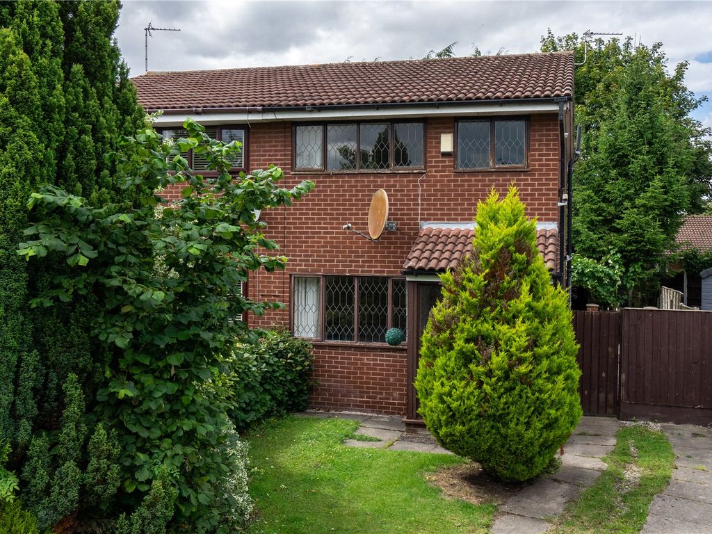 3 bed semidetached house for sale in Dove Close, Birchwood, Warrington, Cheshire WA3, £150,000