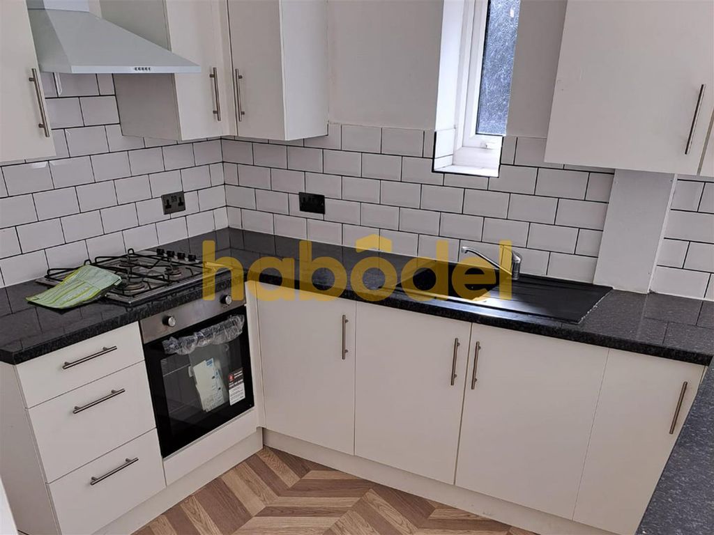 3 bed semidetached house to rent in Brunswick Avenue, Horwich, Bolton