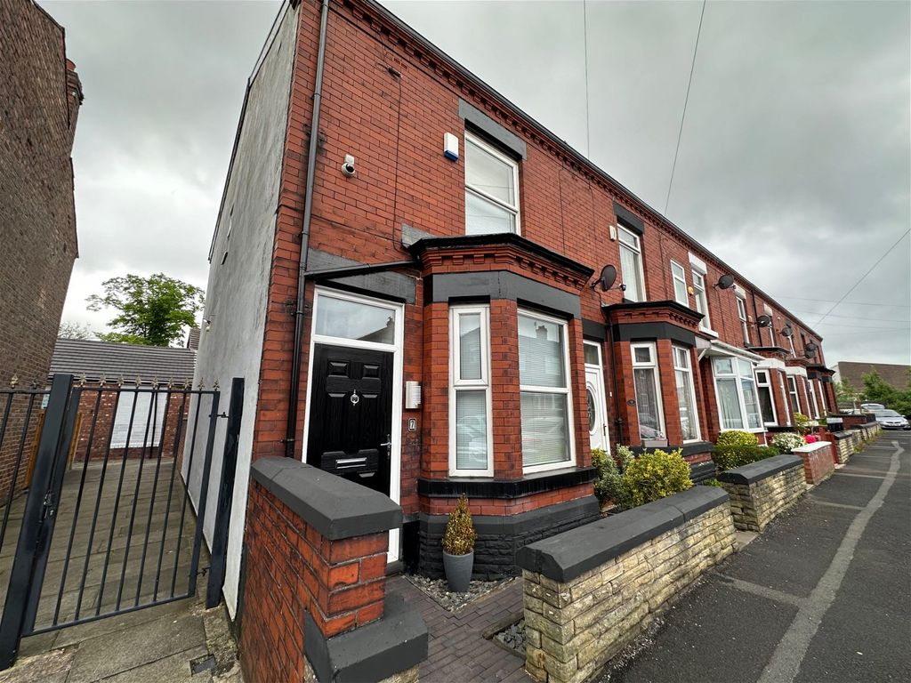 2 bed terraced house for sale in Norman Street, Hyde SK14, £190,000