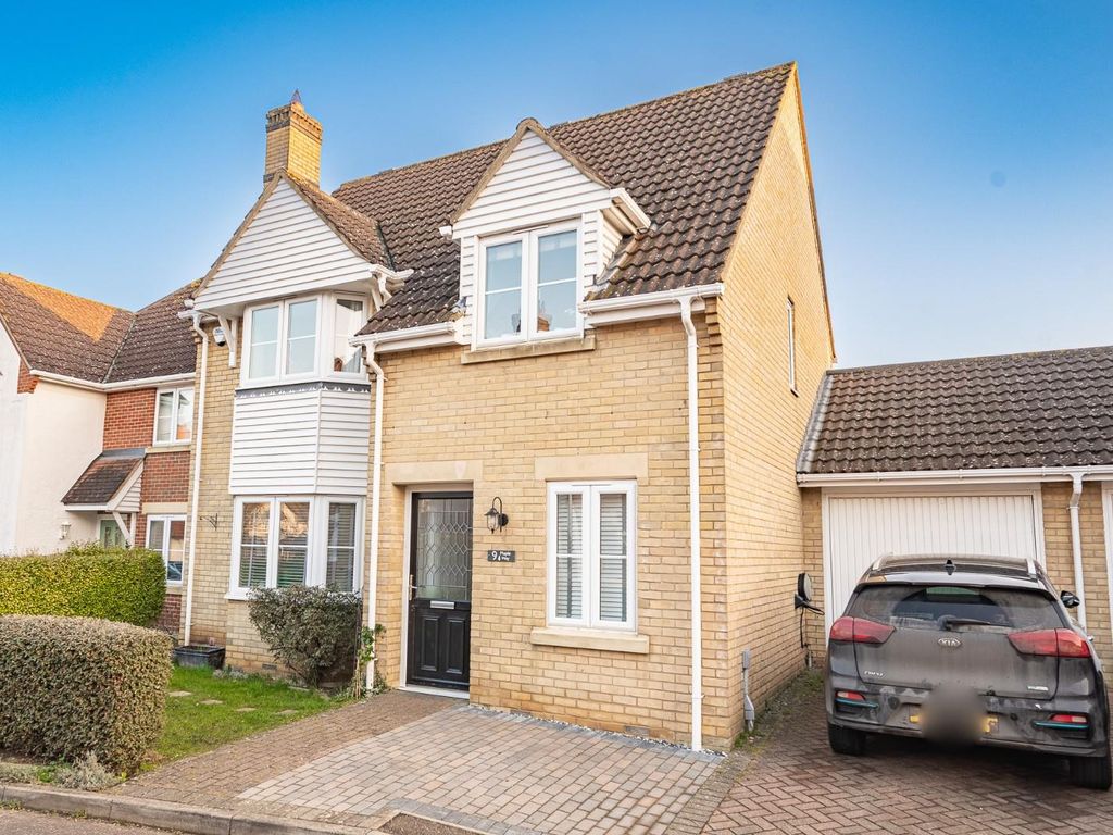 3 bed detached house for sale in Maple Way, Dunmow CM6 Zoopla