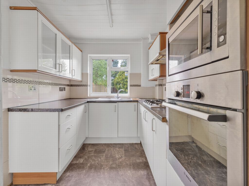 3 bed semidetached house for sale in Ellesmere Avenue, London NW7, £