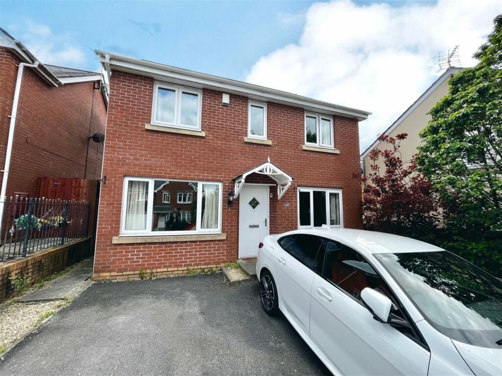 4 bed detached house for sale in Llwyn Teg, Fforestfach, Swansea SA5, £