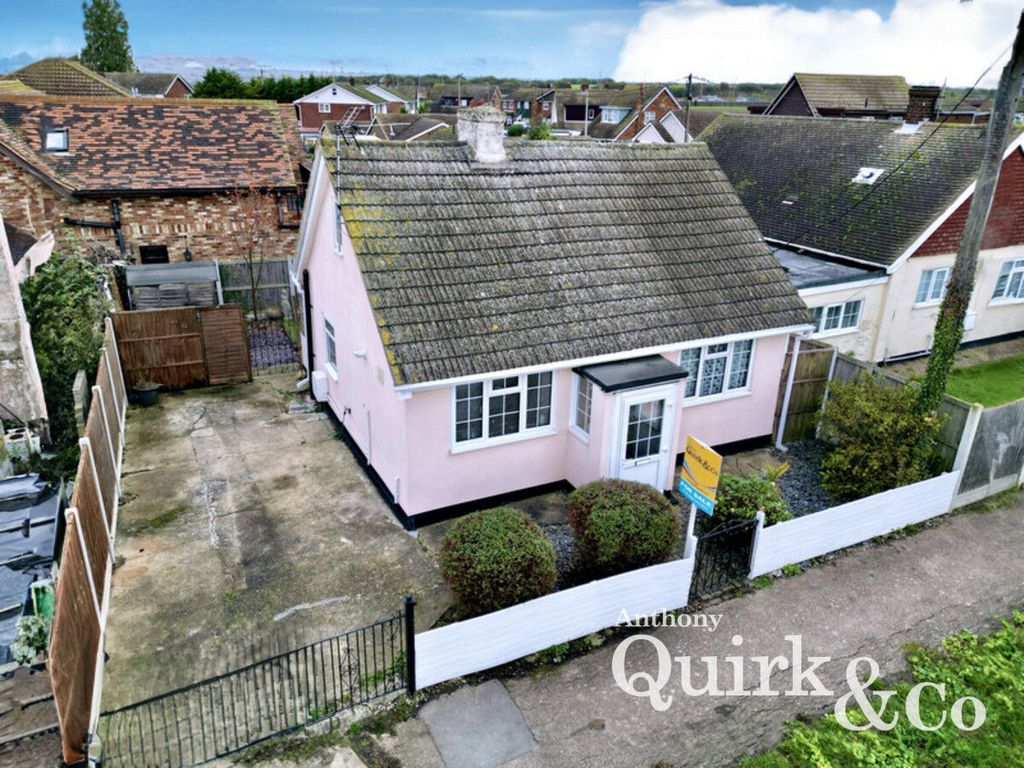 3 bed detached house for sale in Point Road, Canvey Island SS8, £