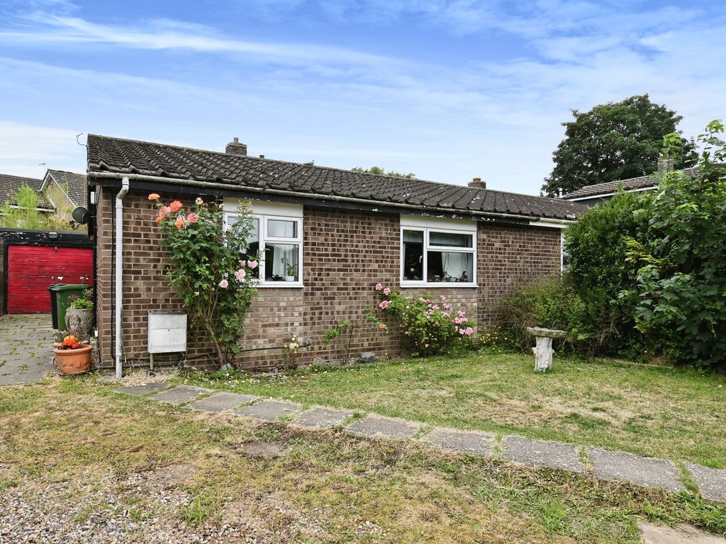 2 bed bungalow for sale in Ashleigh Gardens, Wymondham, Norfolk NR18