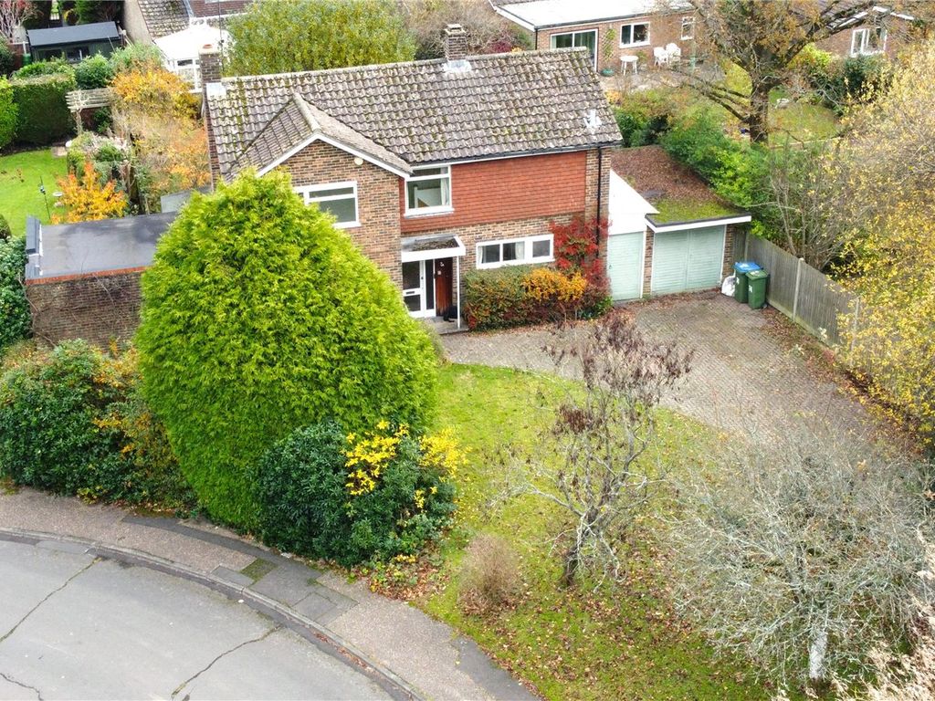 4 bed detached house for sale in Smithbarn, Horsham, West Sussex RH13