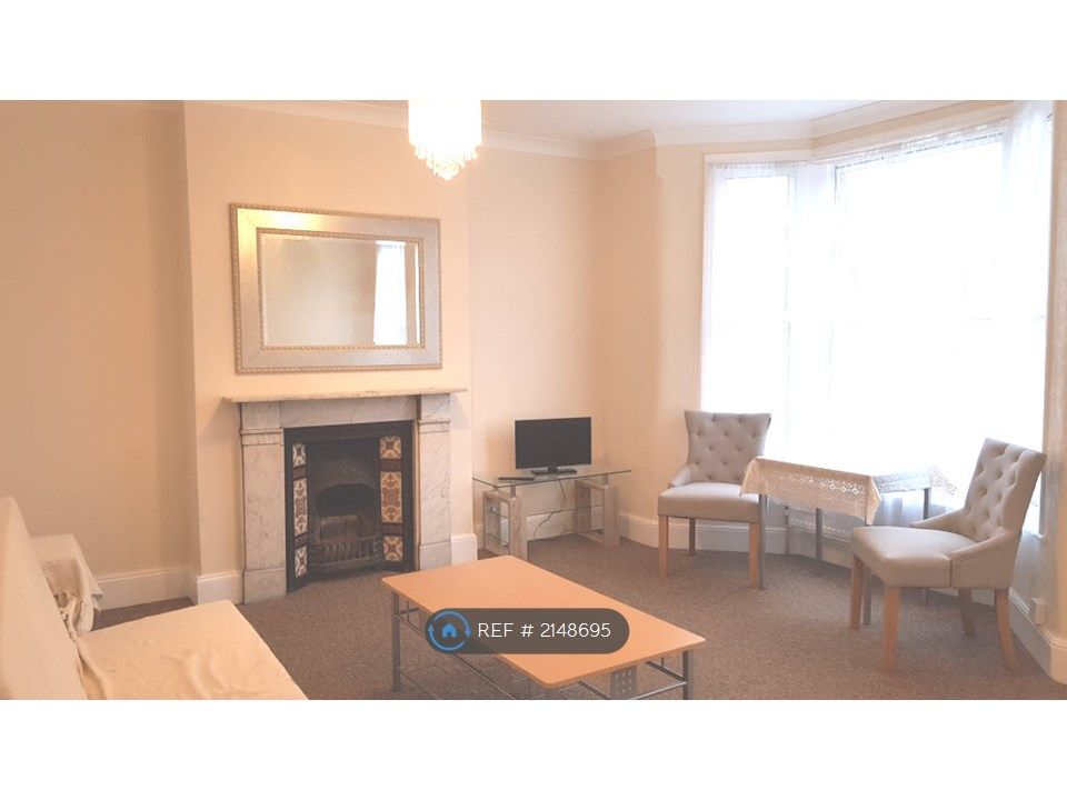 2 bed flat to rent in Leybourne Road, London E11, £1,600 pcm Zoopla