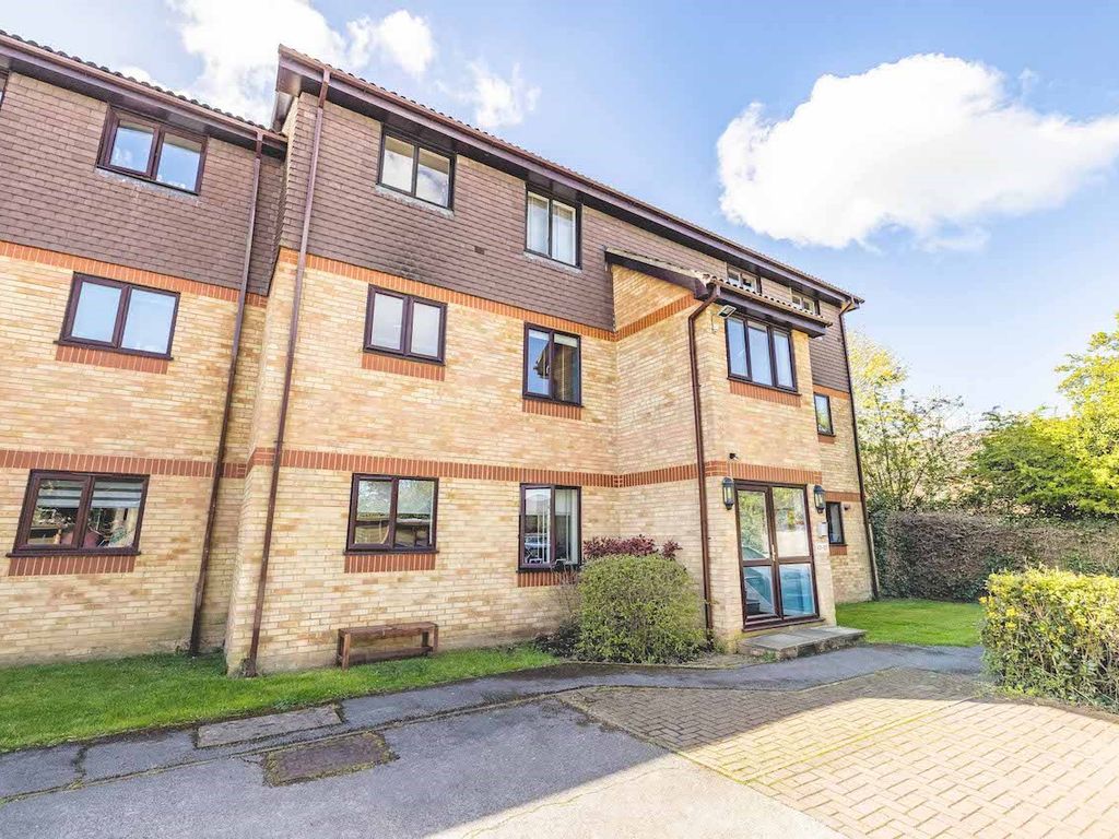 2 bed flat for sale in Spring Park, Holmlea Walk, Datchet SL3 Zoopla