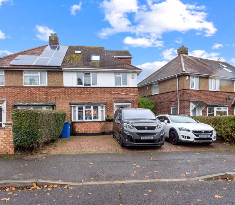 4 bed semidetached house for sale in Romney Road, Hayes UB4, £575,000