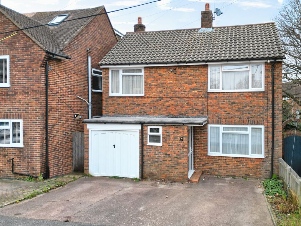 3 bed detached house for sale in Sackville Road, Hailsham BN27, £
