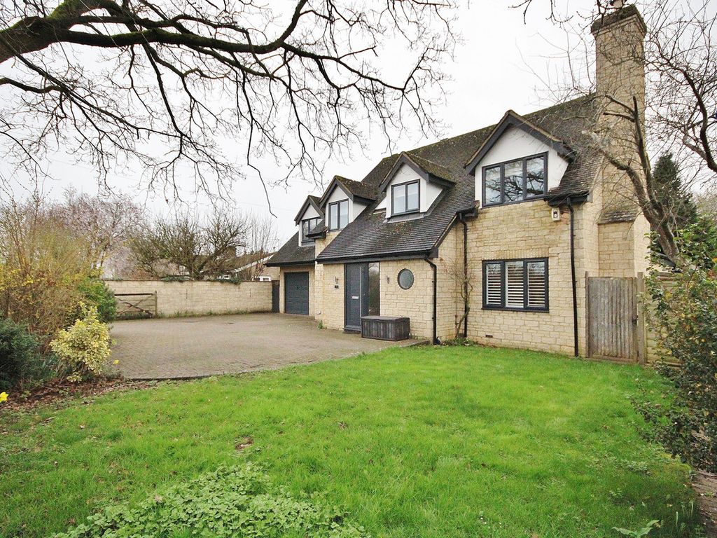 5 bed detached house for sale in Witney Road, Ducklington OX29, £