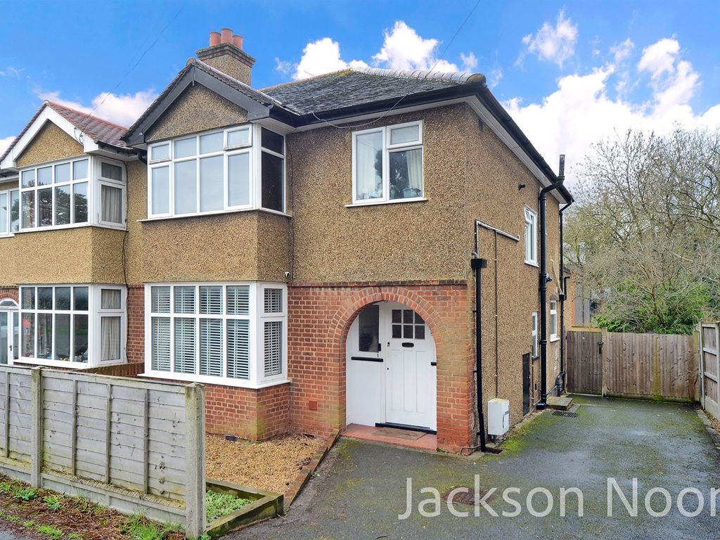 2 bed for sale in Meadow Walk, Ewell Village KT17, £400,000