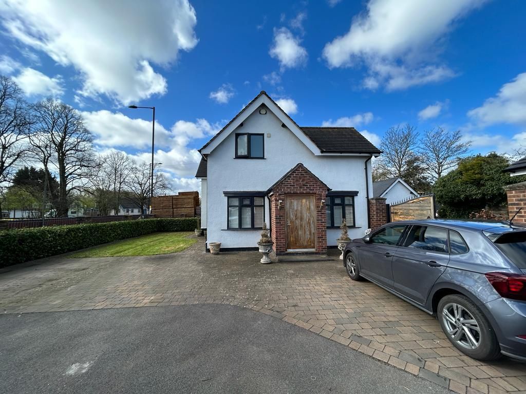 4 bed semidetached house to rent in Church Road, Sheldon, Birmingham