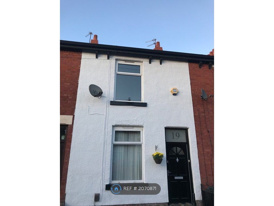 2 bed terraced house to rent in Lingard Street, Stockport SK5, £950 pcm