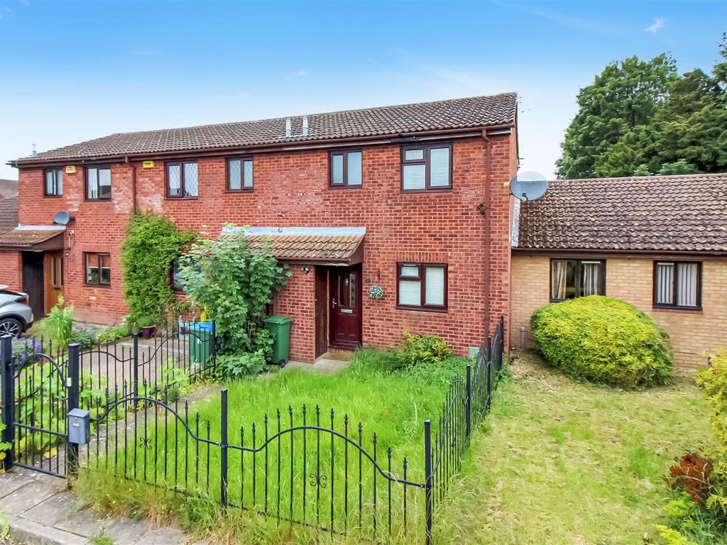 3 bed property for sale in Glebe Close, Maids Moreton, Buckingham MK18