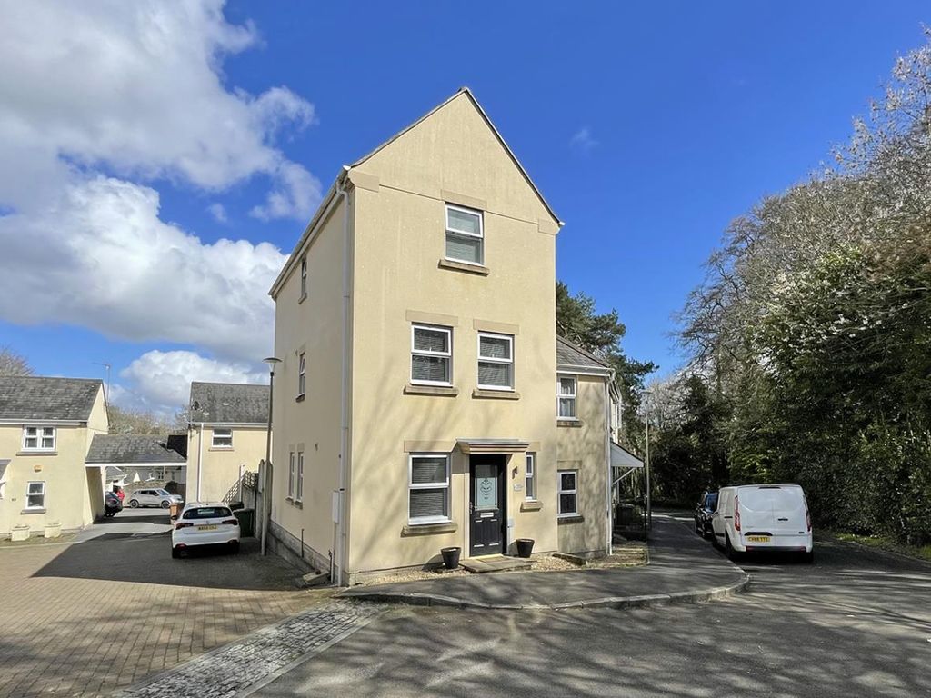 4 bed semidetached house for sale in Ramsey Gardens, Manadon Park, Plymouth PL5 Zoopla