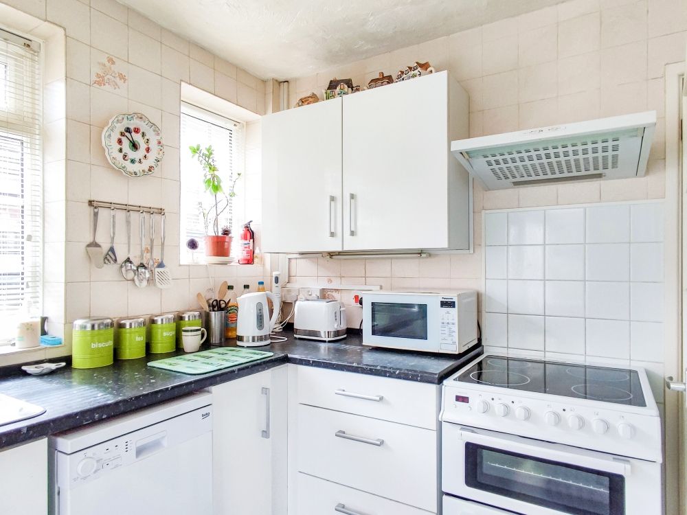 1 bed semidetached bungalow for sale in Herbert Avenue, Poole BH12, £