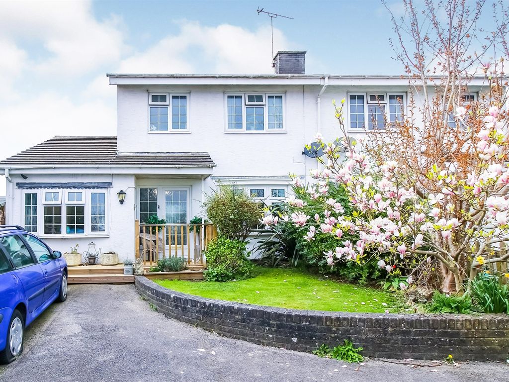 4 bed semidetached house for sale in Cledwen Close, Barry CF62 Zoopla