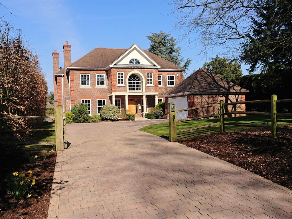 4 bed detached house for sale in Headley Road, Leatherhead, Surrey KT22 Zoopla