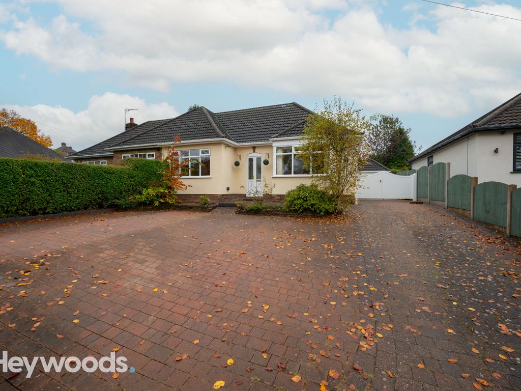 2 bed semidetached bungalow for sale in Stafford Avenue, Clayton