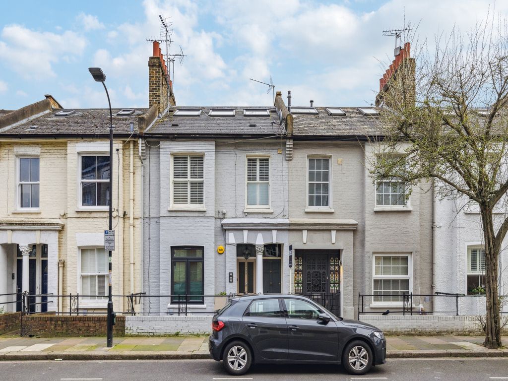 3 bed flat for sale in Broughton Road, Sands End SW6, £775,000 Zoopla