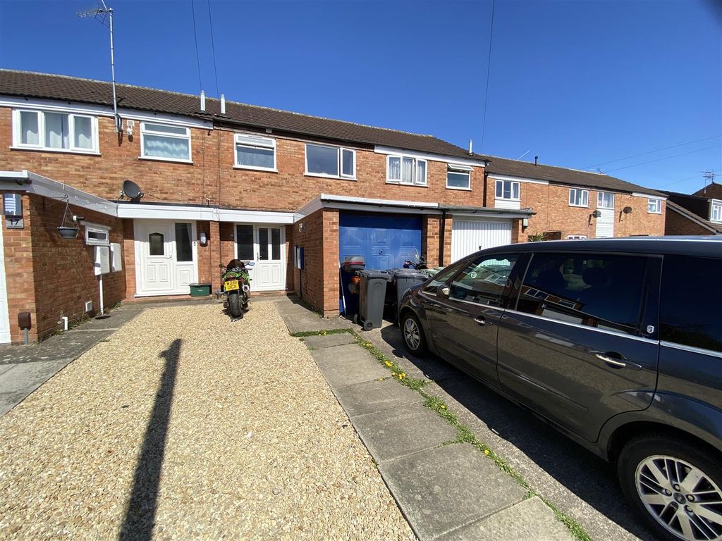3 bed terraced house for sale in Lower Meadow, Quedgeley, Gloucester