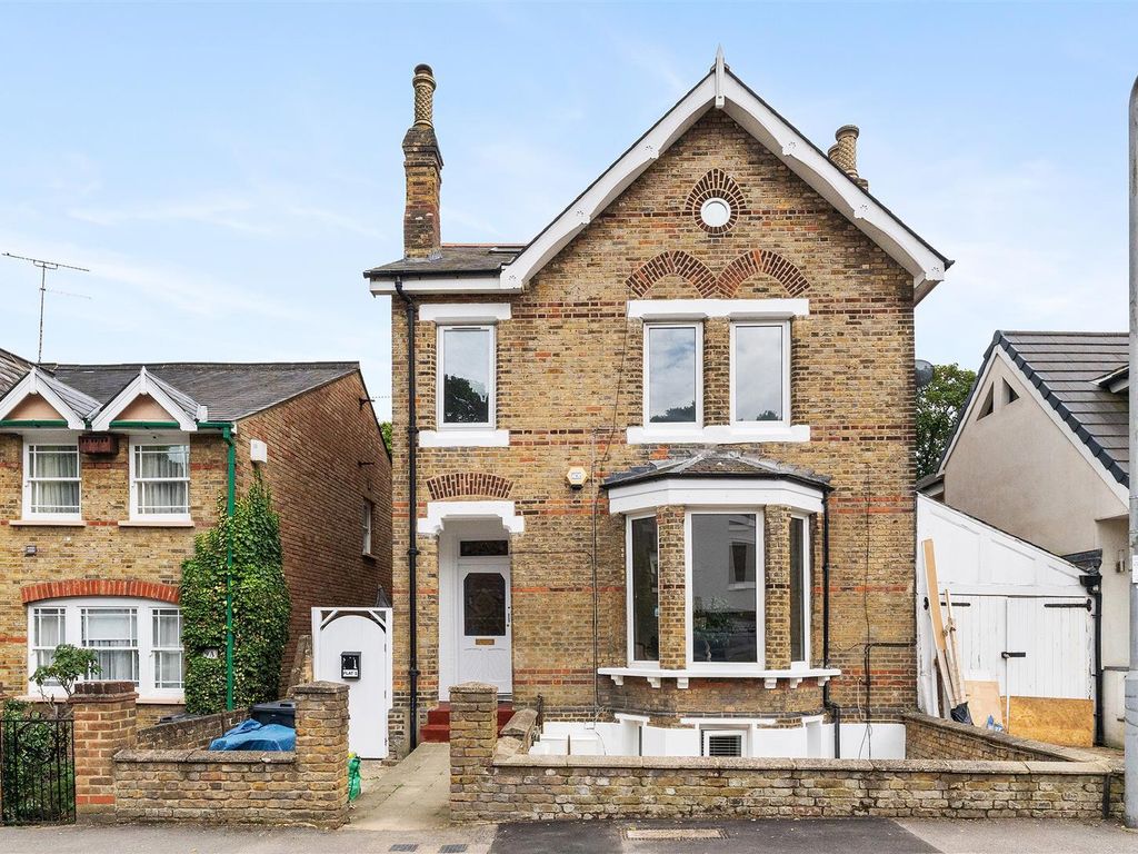 2 bed flat to rent in Sylvan Road, London E11, £2,000 pcm Zoopla