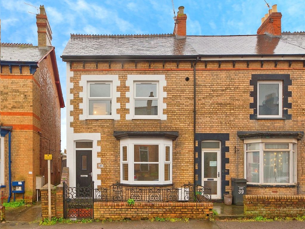 4 bed end terrace house for sale in Greenway Road, Taunton, Somerset