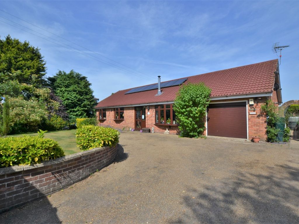 3 bed detached bungalow for sale in Raynham Road, Helhoughton, Fakenham