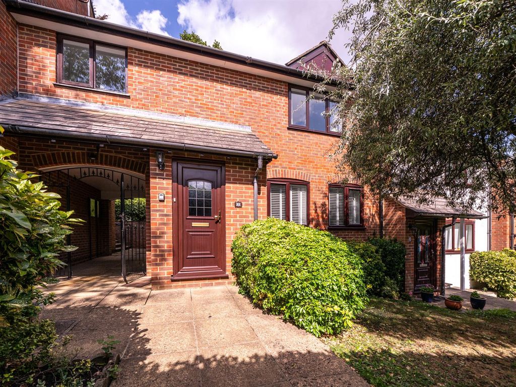 2 bed flat for sale in Bury Green, Hemel Hempstead, Hertfordshire HP1