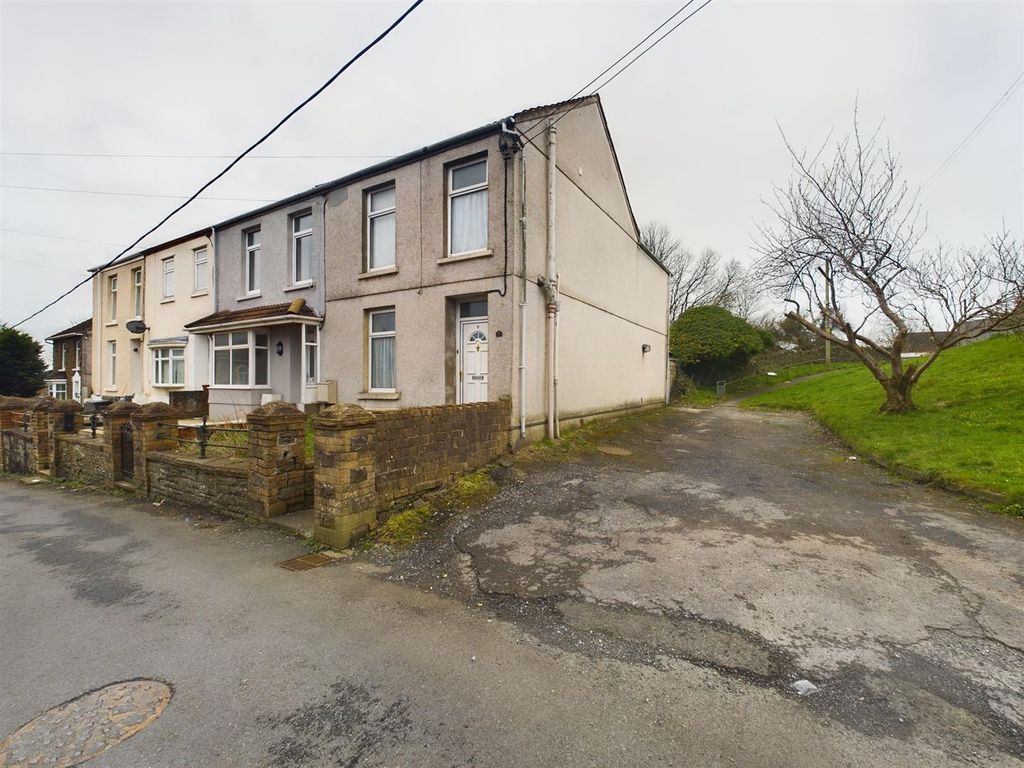 3 bed end terrace house for sale in Bank Road, Llangennech, Llanelli