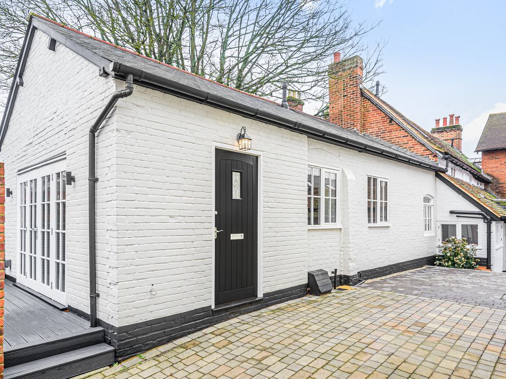 1 bed barn conversion to rent in The Lamb, Hartley Wintney, Hook
