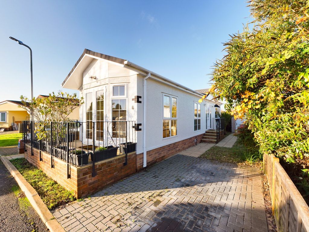 Bourne Avenue, Penton Park, Chertsey, Surrey KT16  