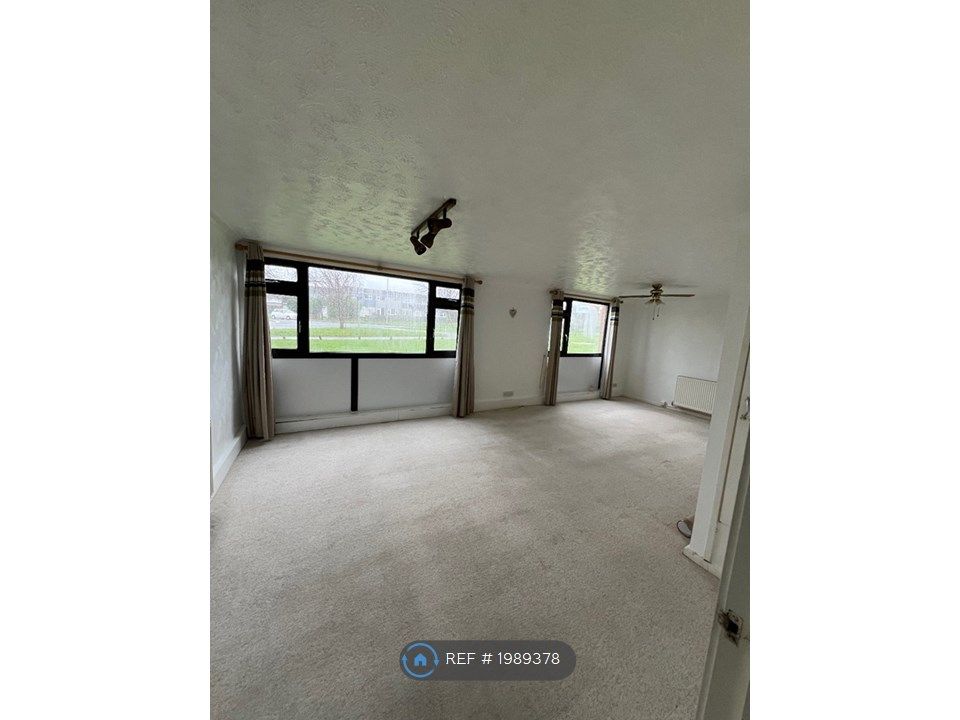 2 bed flat to rent in Poole, Poole BH17, £1,150 pcm Zoopla