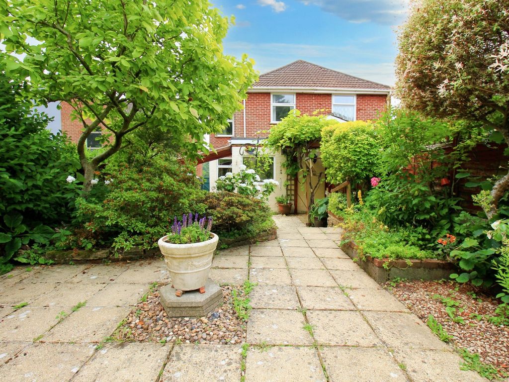 3 bed semidetached house for sale in Portsmouth Road, Woolston SO19, £