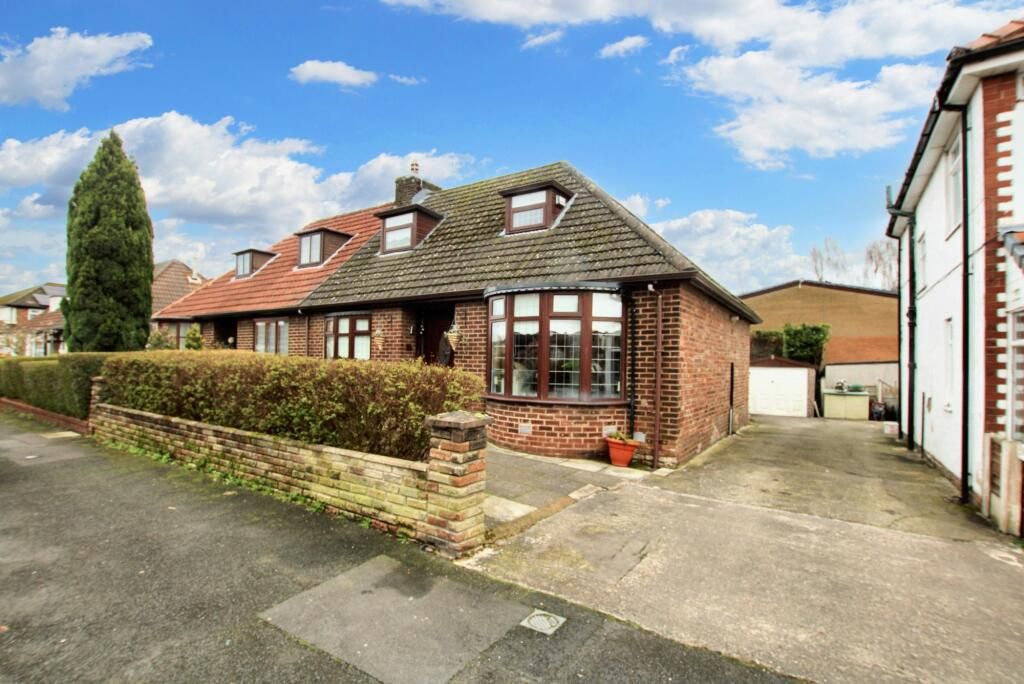 3 bed semidetached bungalow for sale in Jean Avenue, Leigh WN7, £