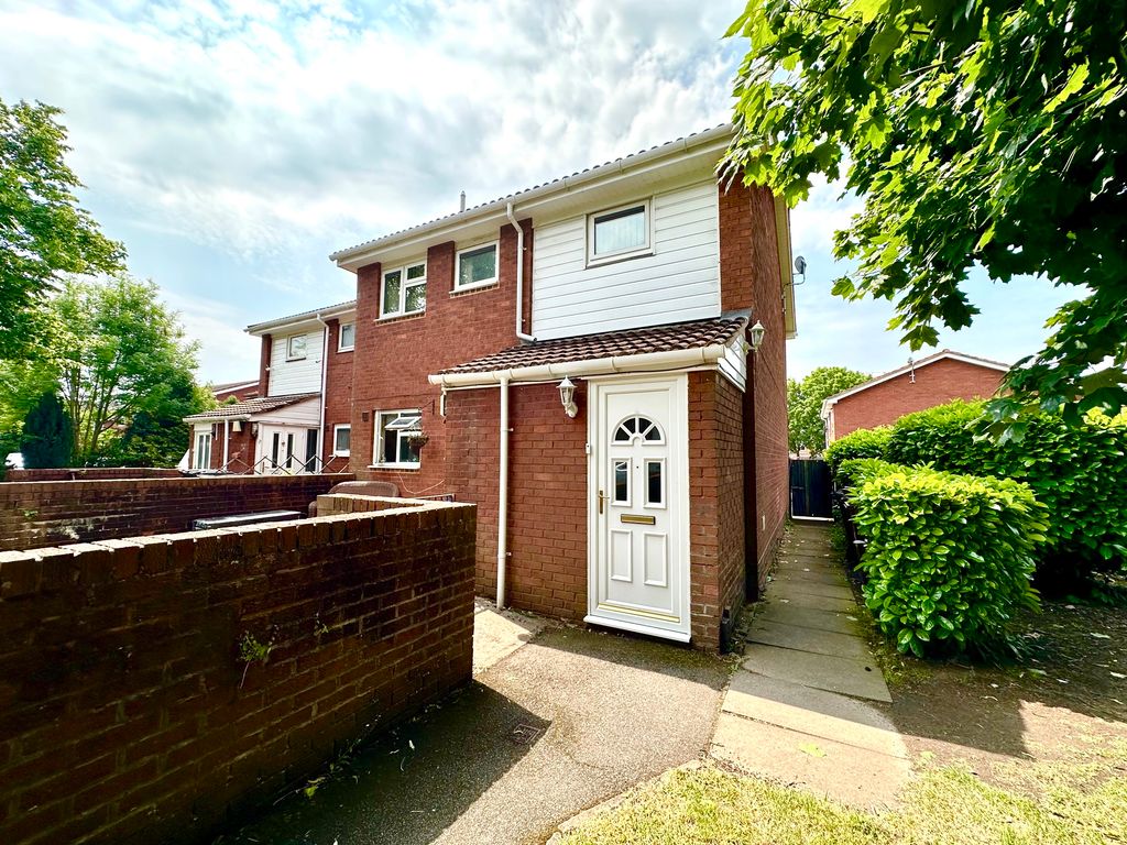 2 bed to rent in Hambledon Close, Pendeford, Wolverhampton