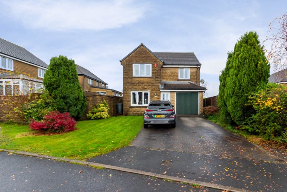 4 bed terraced house for sale in 59 Bradshaw View, Queensbury, Bradford