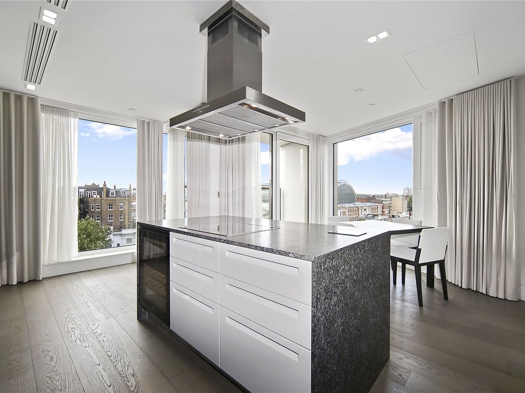 Kensington High Street, London W14