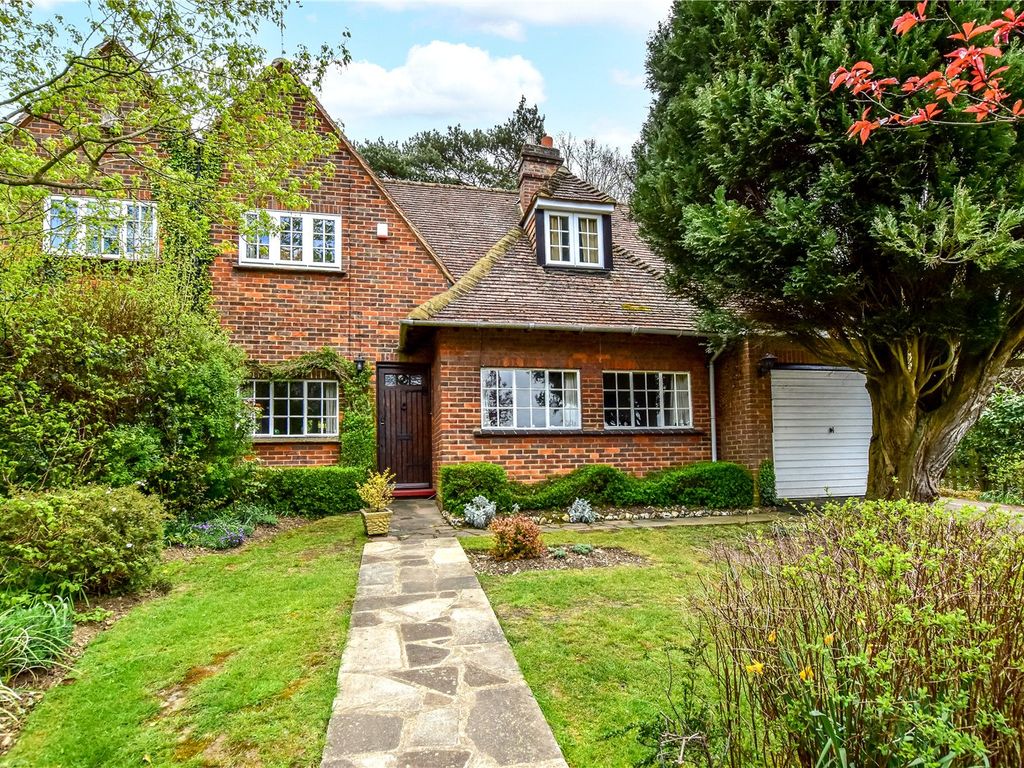 4 bed semidetached house for sale in Copthorne Road, Croxley Green