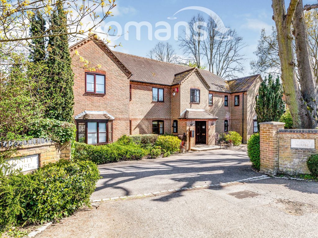 2 bed flat to rent in Maidenhead Road, Cookham, Maidenhead SL6, £1,700