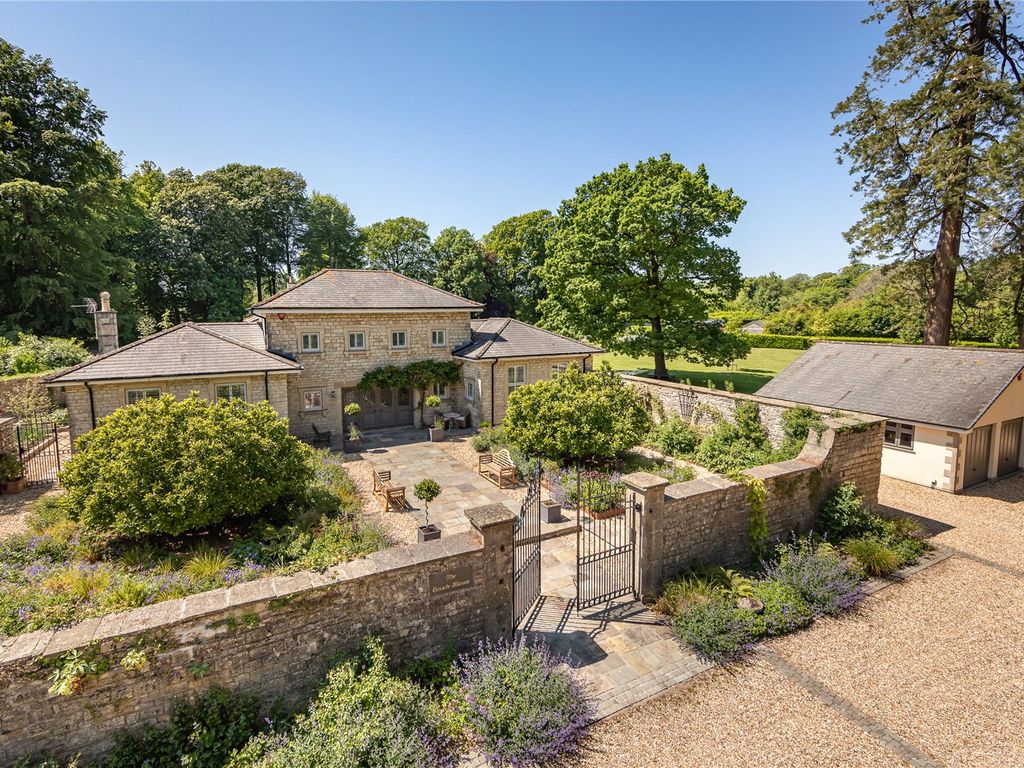 6 bed detached house for sale in Hayeswood Road, Timsbury, Bath
