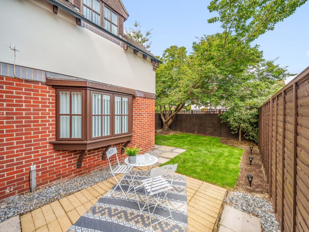1 bed end terrace house for sale in Archer Close, Kingston Upon Thames
