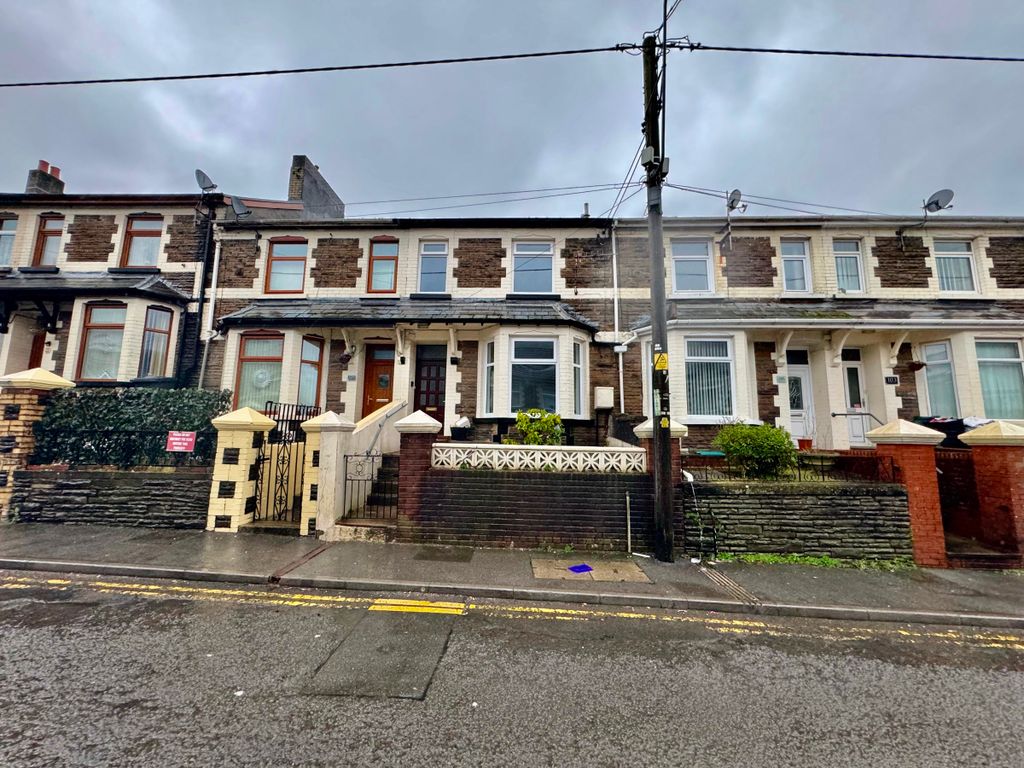 3 bed terraced house to rent in Gladstone Street, Abertillery NP13, £