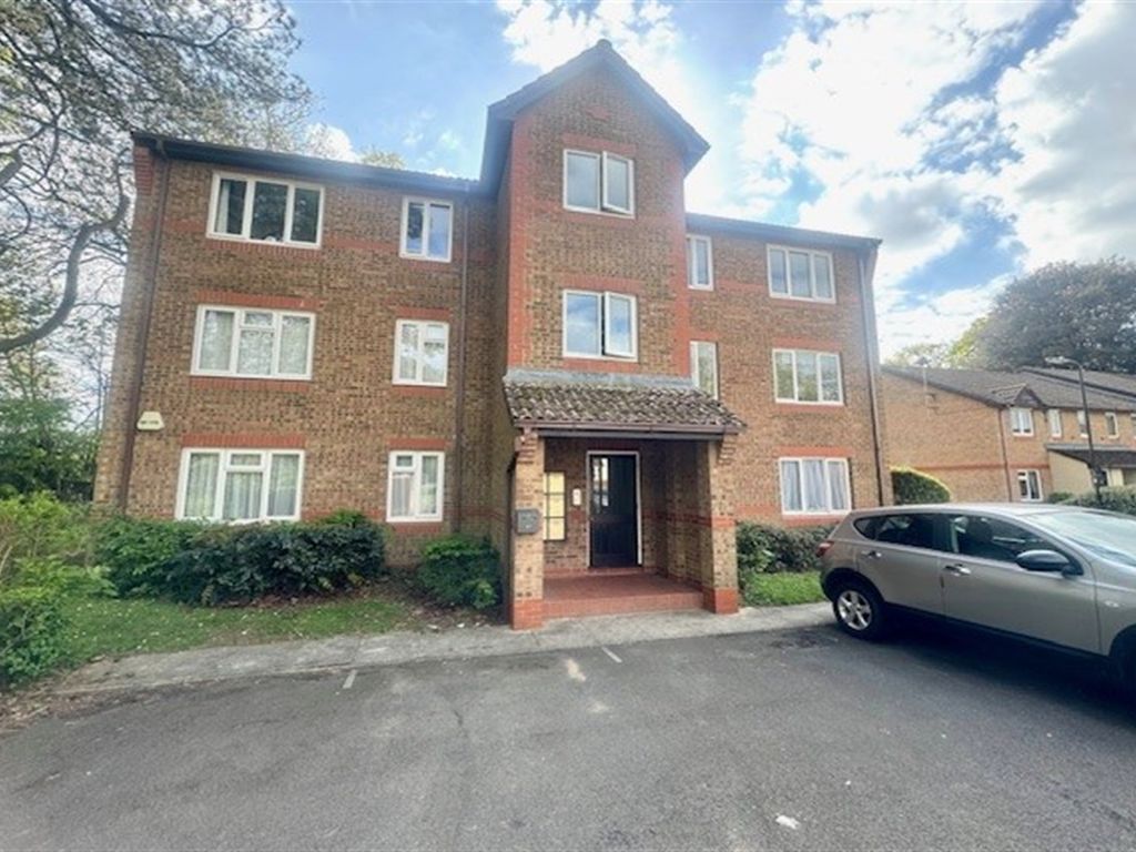 2 bed flat to rent in Nutfield Court, Maybush SO16, £1,095 pcm Zoopla