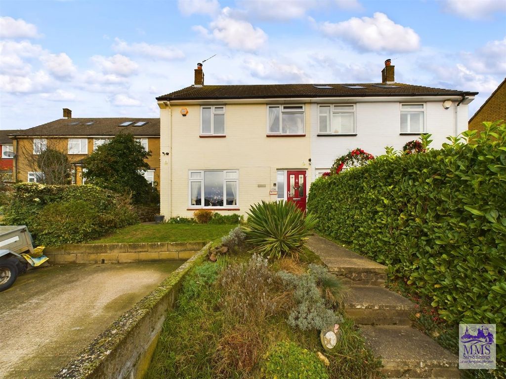 3 bed semidetached house for sale in Charles Drive, Cuxton, Rochester