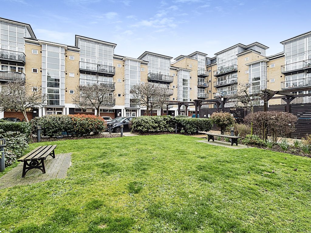 3 bed flat for sale in High Street, Romford RM1 Zoopla