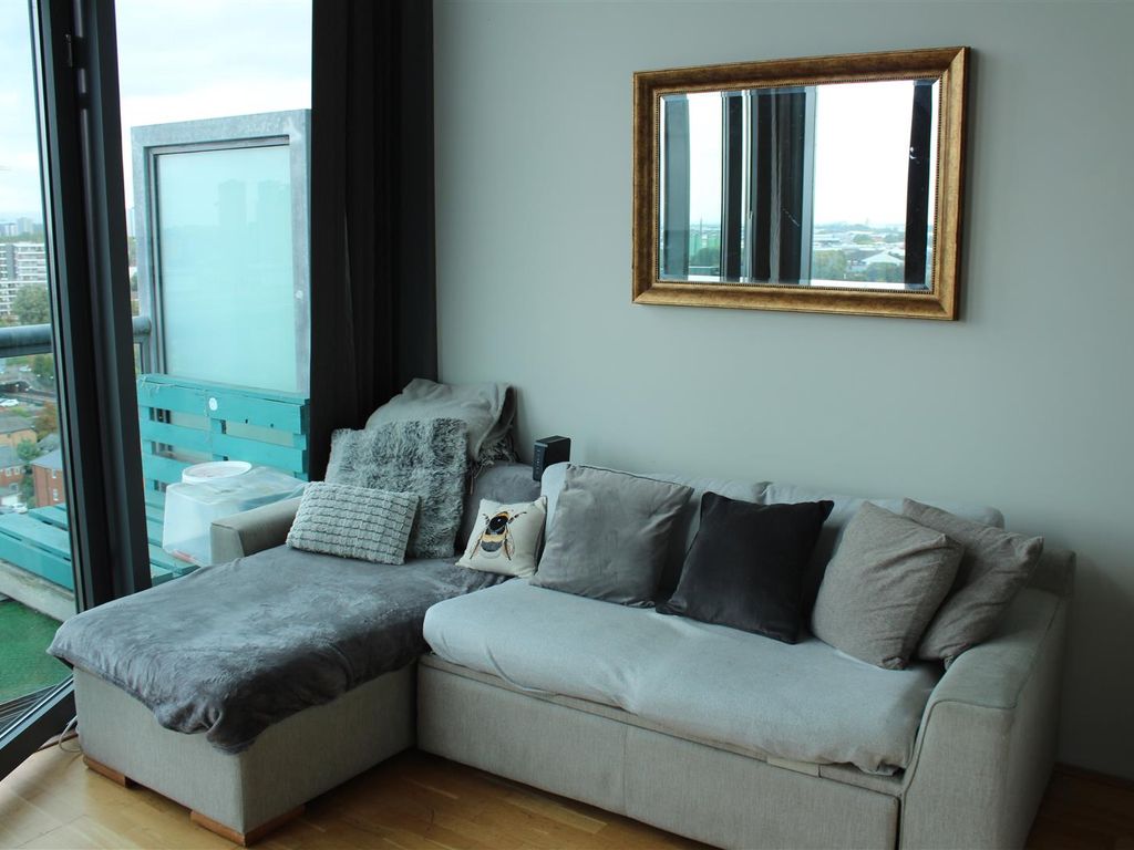 Studio to rent in Clippers Quay, Salford M50, £825 pcm Zoopla