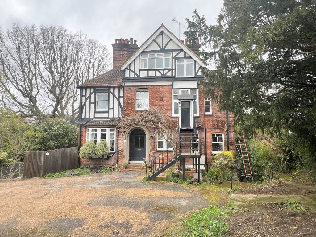 2 bed property to rent in Linden Park Road, Tunbridge Wells TN2, £1,950