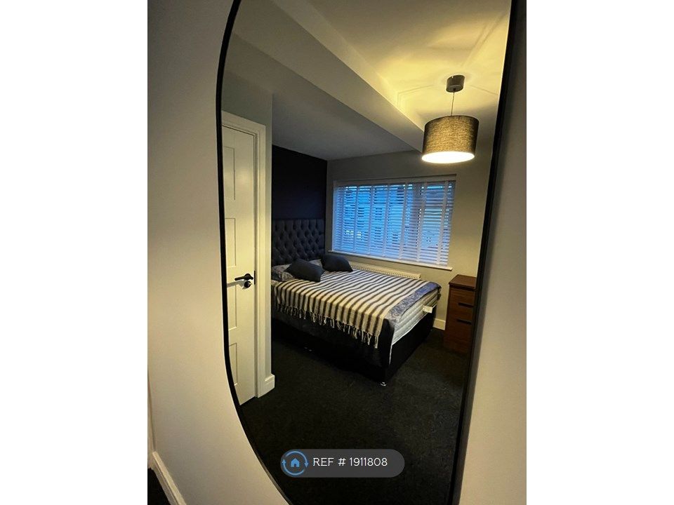 Room to rent in Chorley Road, Swinton, Manchester M27, £700 pcm Zoopla